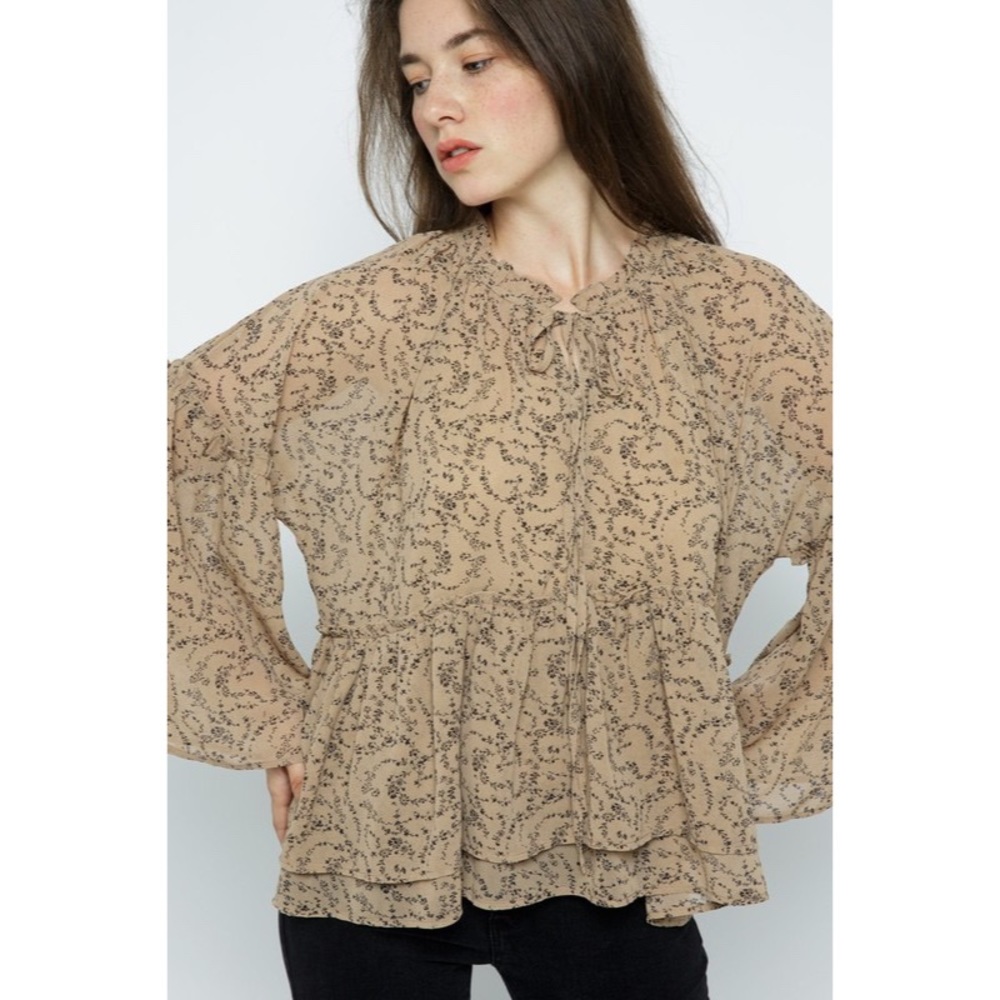 SCOTTSDALE FLUTTER SLEEVE BLOUSE - Picture 3 of 11